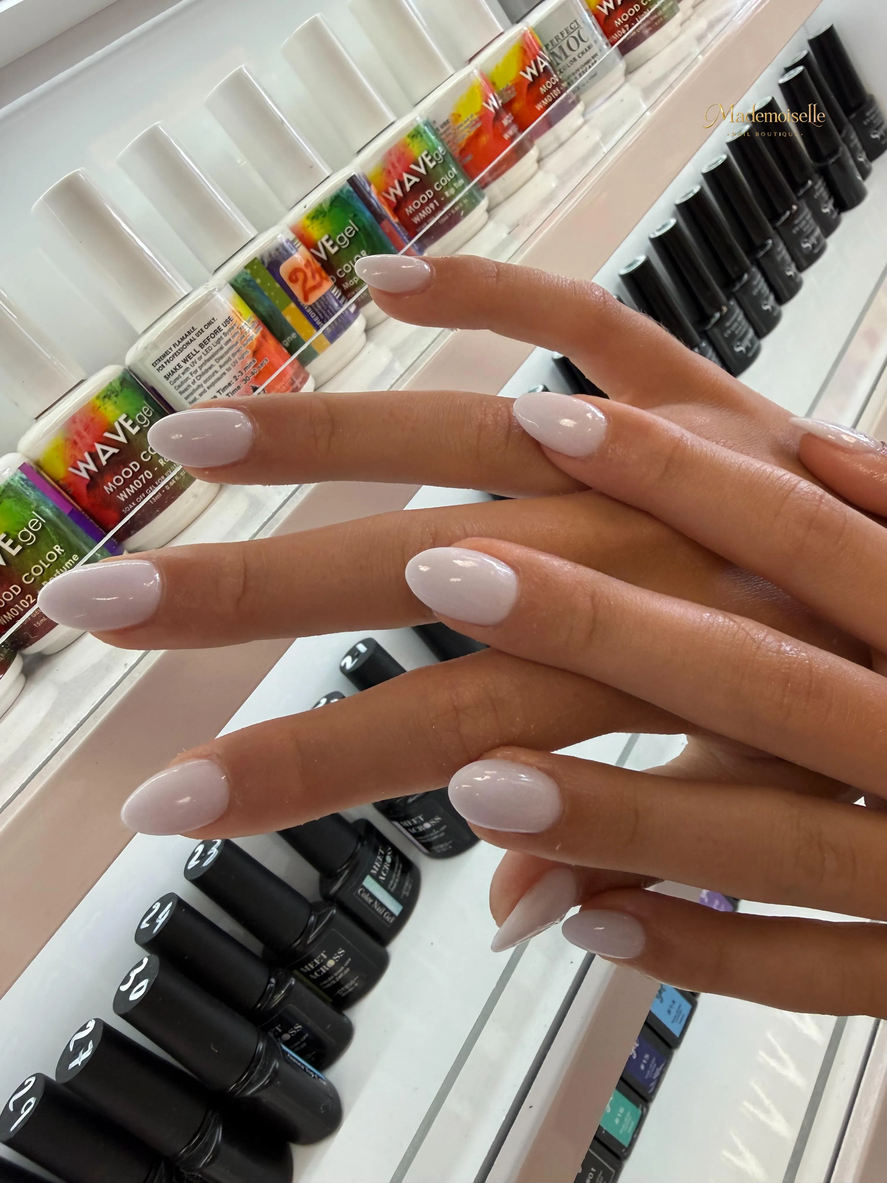 September nail trends and seasonal nail designs 